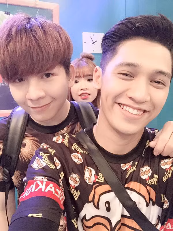 Đôi khi, Khởi My chỉ còn là người thứ ba trong câu chuyện giữa Kelvin Khánh - Tronie.