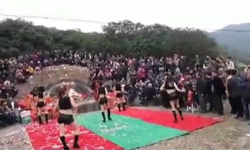 Phan no tao mo kieu an mac ho hang uon eo