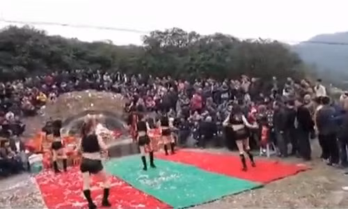 Phan no tao mo kieu an mac ho hang uon eo