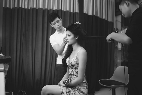 Cằm của Hoa Hậu nhìn ngắn và "thật" hơn ở góc chụp này.