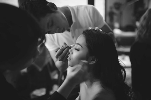 Trang điểm đóng một vai trò quan trọng trong việc "biến hình" của các ngôi sao.