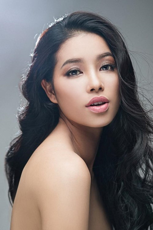 Phạm Hương có khuôn mặt đẹp, đặc biệt là đôi môi dầy gợi cảm. Dũng Nguyễn cho biết :"Cô quá đẹp kể cả khi để mặt mộc."