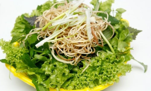 Rau sống rất tốt cho sức khoẻ vì với nhiều loại rau sẽ cung cấp cho cơ thể một lượng vitamin C, A, E, chất khoáng và một số yếu tố vi lượng. Ảnh minh họa.