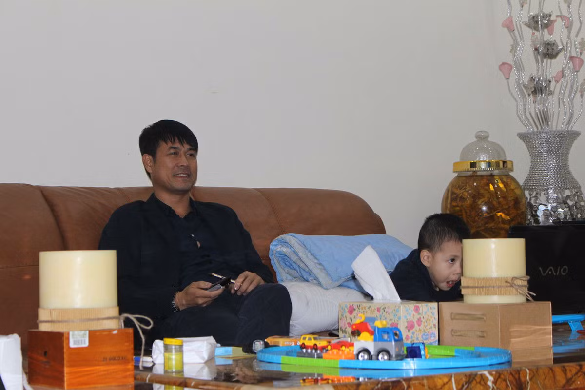 Sau nhiều năm làm việc và tích góp, cuối cùng vợ chồng anh cũng có được một ngôi nhà mới khang trang, đủ rộng rãi để hai cậu con trai thỏa sức chơi đùa.