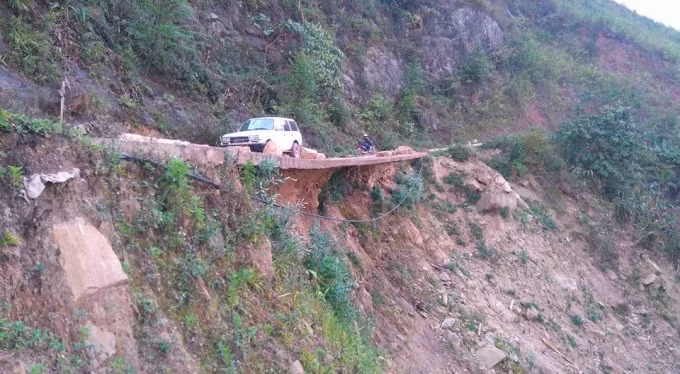 Những hình ảnh trên được Facebooker Thích Đủ Thứ chia sẻ trên Group Hội xe tải Tây Bắc. Ngay sau khi chia sẻ những hình ảnh này đã có hàng trăm lượt like và bình luận.