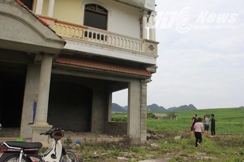 Tòa Keangnam Tây Bắc là địa điểm nổi tiếng không kém những điểm du lịch. Hầu hết những người đến hoặc đi qua Mộc Châu đều dừng lại "check in" tại đây.