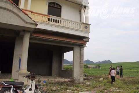 Tòa Keangnam Tây Bắc là địa điểm nổi tiếng không kém những điểm du lịch. Hầu hết những người đến hoặc đi qua Mộc Châu đều dừng lại "check in" tại đây.