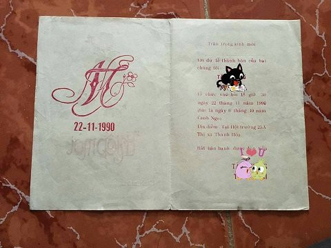 Trong danh sách tiền mừng cưới, có thể dễ dàng thấy những món quà đơn giản nhưng đầy ý nghĩa với các cặp vợ chồng thời điểm đó, chẳng hạn như những bức tranh, chiếc phích, khăn tắm, bộ ấm chén hay cả xoong, chậu nhôm…