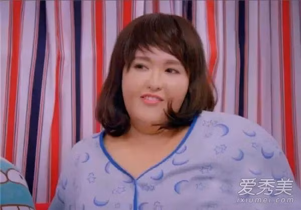 Cũng gây chú ý nhờ vai mỹ nhân béo trên màn ảnh nhỏ còn có Đường Yên trong Người tình kim cương đóng cặp với Bi Rain. Chấp nhận hy sinh cho vai diễn, Đường Yên đã hóa thân thành cô gái có cân nặng hơn 100kg. Để có thể "làm xấu" đi hình ảnh xinh đẹp của Đường Yên, các chuyên viên trang điểm đã phải rất kỳ công hóa trang cho cô. Ảnh: Ixiumei.