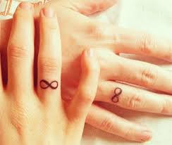 Hình xăm vô cực biểu tượng cho tình yêu vĩnh cửu.
