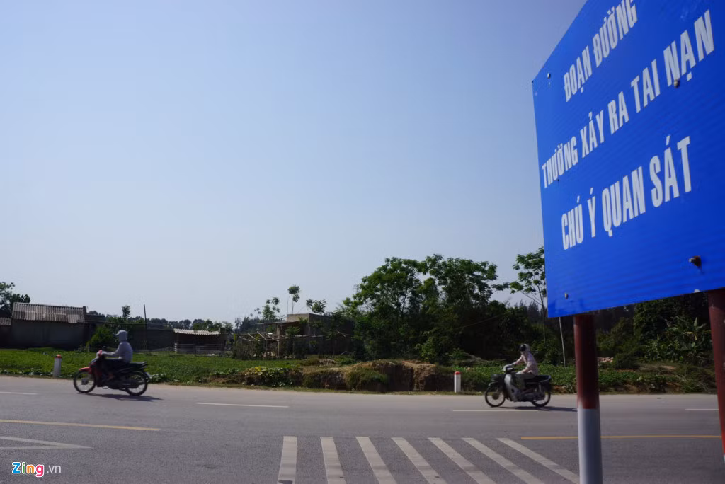 Để giảm thiểu các vụ tai nạn giao thông, nhà chức trách đã lắp thêm các biển báo, biển cảnh báo và đèn chiếu sáng nhưng tình hình vẫn chưa có dấu hiệu khá hơn.