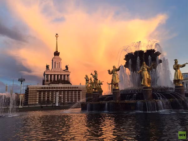 Một số hình ảnh về đám mây kỳ bí ở Moscow được hãng thông tấn RT đăng tải: