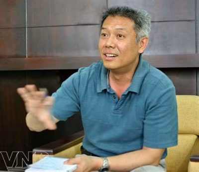 Nhưng ít ai biết rằng, từ cậu bé bán thuốc lá dạo, cày thuê cuốc mướn nhưng với quyết tâm và nỗ lực của bản thân, Trương Nguyện Thành đã trở thành giảng viên của đại học nổi tiếng ở Mỹ.