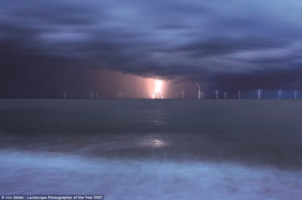 Một cơn bão ở Great Yarmouth, Norfolk.