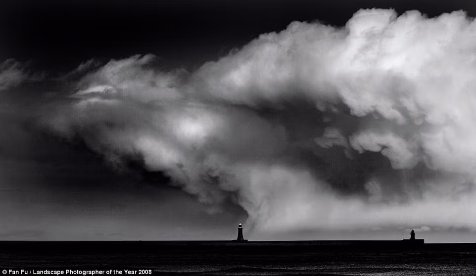 Cơn bão Brewing xuất hiện ở Tynemouth của trong tác phẩm Fan Fu khiến các giám khảo ngạc nhiên. Nhiếp ảnh gia này đạt giải thưởng vào năm 2008.