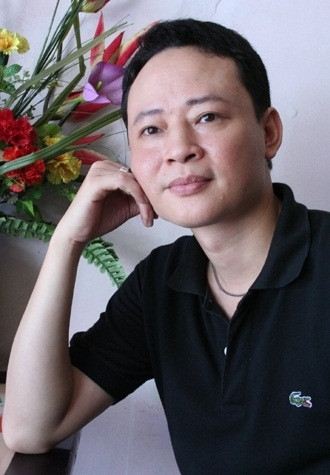 4. Diễn viên Tùng Dương Tùng Dương tham gia lĩnh vực truyền hình từ năm 1994 nhưng phải đến những năm 2000 anh mới được công chúng thực sự biết đến với những vai diễn phản diện xuất sắc. Chàng diễn viên “bị ghét nhiều nhất Việt Nam” cũng gặp phải nhiều trắc trở trong đường tình duyên khi trải qua 3 đời vợ và có 4 cô con gái.