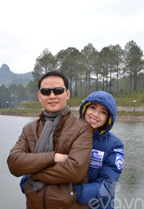 Kết hôn với người vợ đầu khi mới 25 tuổi. Hai người đã có với nhau một cô con gái. Cuộc tình nhanh chóng tan vỡ do anh vẫn còn độ “ham chơi” của tuổi trẻ. Tùng Dương gặp diễn viên Hoa Thúy và kết hôn với cô khi cô mới 18 tuổi. Nhưng cuối cùng tổ ấm thứ hai của Tùng Dương cũng vẫn gặp trục trặc khi hai người đã có với nhau 1 cô con gái. Sau một thời gian dài đổ vỡ với hai người vợ cũ, Tung Dương đã gặp người hiện tại. Tùng Dương chia sẻ người vợ thứ ba của anh là người làm kinh doanh, không phù phiếm và biết chăm sóc, vun đắp cho anh.