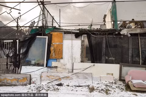 Những người sống trong khu ổ chuột chủ yếu sống bằng nghề lao động chân tay, thu nhập bấp bênh.