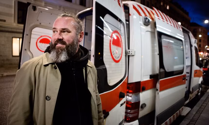 Dan Mach: Xe cap cuu thanh “nha tho” phuc vu gai mai dam-Hinh-2