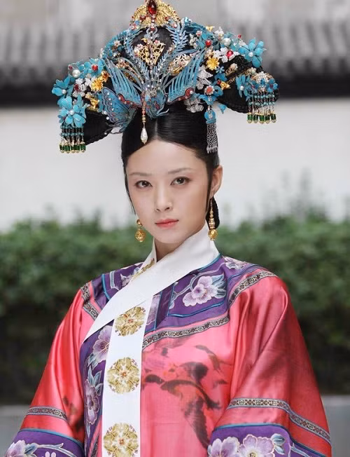 Không quá ồn ào nhưng Tưởng Hân luôn từng bước chắc chắn trên con đường sự nghiệp, dần khẳng định là một diễn viên có cả tài lẫn sắc. Năm 2014, Tưởng Hân lọt top Tứ Đại Mỹ Nhân Bắc Kinh cùng với Lưu Thi Thi, Mã Tô và Lý Trí Nghiên. Bên cạnh đó, Tưởng Hân lọt top 10 mỹ nhân nổi bật nhất Trung Quốc và xếp vị trí thứ 5 chỉ sau Phạm Băng Băng, Lưu Thi Thi, Can Đình Đình, Angelababy và xếp trên Cao Viên Viên, Đồng Lệ Á, Cảnh Điềm, Lưu Diệc Phi, Lâm Chí Linh.