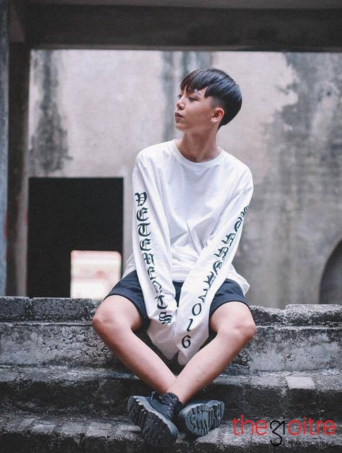 Trong tươi lai, anh chàng điển trai, đa tài ước mơ được trở thành một diễn viên chuyên nghiệp và hoạt động trong ngành nghệ thuật.