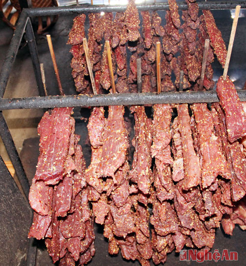 Bò giàng (treo gác bếp) là đặc sản được nhiều người ưa chuộng, vươn ra khắp thị trường trong và ngoài tỉnh.