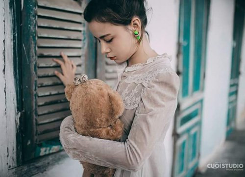 Người giao tiếp với 10X lai Tây San dễ dàng ấn tượng với khuôn mặt toát lên vẻ hồn nhiên, trong sáng nhưng cũng không kém phần cá tính, sành điệu của cô nàng.