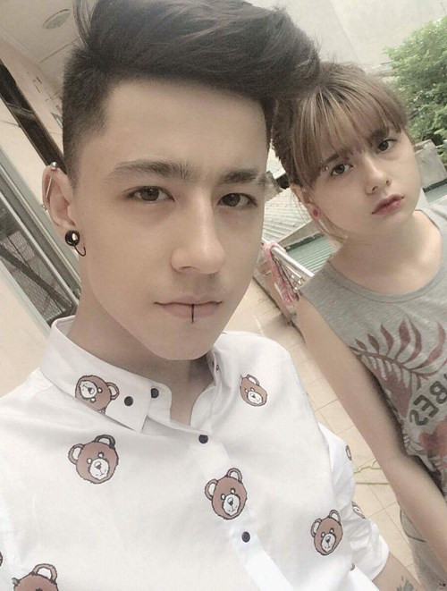 Hiện tại, San đang sống cùng một người anh trai tên là Danuta Micha (1999). Anh trai của San cũng có vẻ bề ngoài khá điển trai. Cách đây không lâu, hai anh em được nhiều người biết tới qua bộ ảnh gây xôn xao cộng đồng mạng về tình anh em.