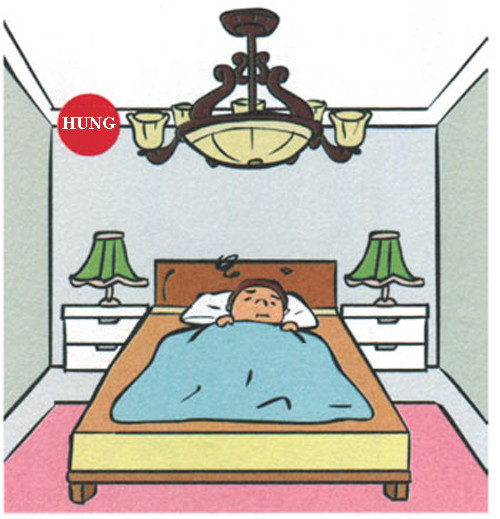 14. Sử dụng vật trang trí cầu kỳ trên trần nhà Việc trang trí thêm đèn treo trên tường không còn xa lạ với phong cách nhà cửa hiện nay, nhưng theo phong thủy, bạn nên giữ cho trần nhà càng đơn giản càng tốt để tránh ảnh hưởng đến giấc ngủ. (Bài viết chỉ mang tính chất tham khảo, cung cấp nội dung khoa học phong thủy cho bạn đọc).