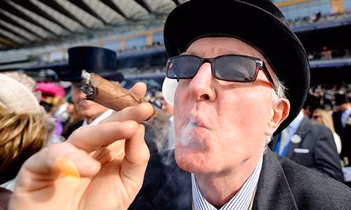 Can kiem bao nhieu tien de lot top 1% nguoi giau nhat moi lua tuoi?