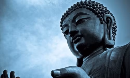 Duc Phat day nhung chan ly giup ban di qua moi giong bao cuoc doi