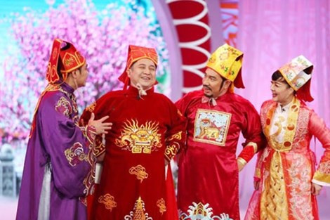 Quang Thắng cùng các nghệ sĩ trong Táo quân 2016.