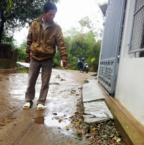 Nhiều chiếc xe còn làm hư hỏng nhiều công trình của nhà dân.