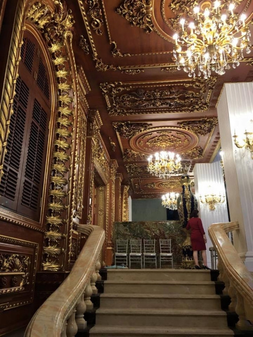 Lâu đài gà vàng ở Hà Nội cũng từng làm "dậy sóng mạng" một thời gian.