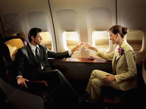 Không gian trong khoang rộng rãi, tiện nghi, cùng dịch vụ đi kèm luôn sẵn sàng cho du khách.