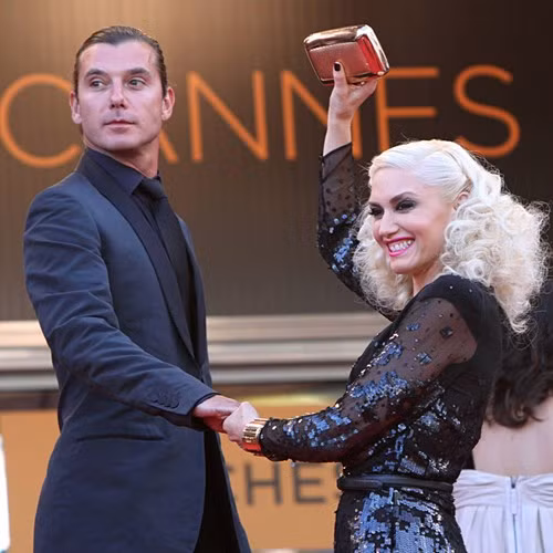 Gwen Stefani và Gavin Rossdale: “Chúng tôi quyết định không thể là đối tác trong cuộc hôn nhân nữa, nhưng vẫn là đối tác trong vai trò bố mẹ”, tuyên bố của cặp đôi này. Sau 13 năm kết hôn, Gwen Stefani và Gavin Rossdale có ba con chung: Kingston 9 tuổi, Zuma 6 tuổi và Apollo 1 tuổi. Cũng giống Ben Affleck, nguồn tin thân cận cho biết Gavin Rossdale phải lòng cô giữ trẻ.