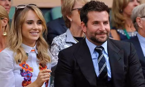Bradley Cooper và Suki Waterhouse: Từ lâu rồi họ hẹn hò nhưng ít khi công khai chuyện tình. Tháng 3 vừa rồi, người mẫu nước Anh Suki Waterhouse và nam diễn viên người Mỹ Bradley Cooper kết thúc hai năm hẹn hò. Sau đó, anh chàng này hẹn hò với người mẫu Irina Shayk, người yêu cũ của Cristiano Ronaldo.