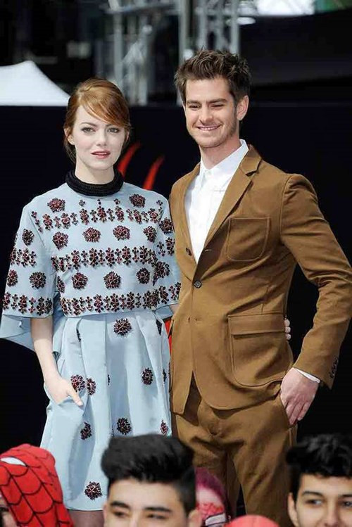 Emma Stone và Andrew Garfield: Họ yêu nhau khi cùng nhau đóng phim Người nhện siêu đẳng năm 2011. Tháng 4/2015, hai người bắt đầu cảm thấy cần không gian riêng nhưng chưa nói đến chia tay. Tuy nhiên vài tháng sau, chính Emma dứt khoát không cho chàng Người nhện có thêm cơ hội.