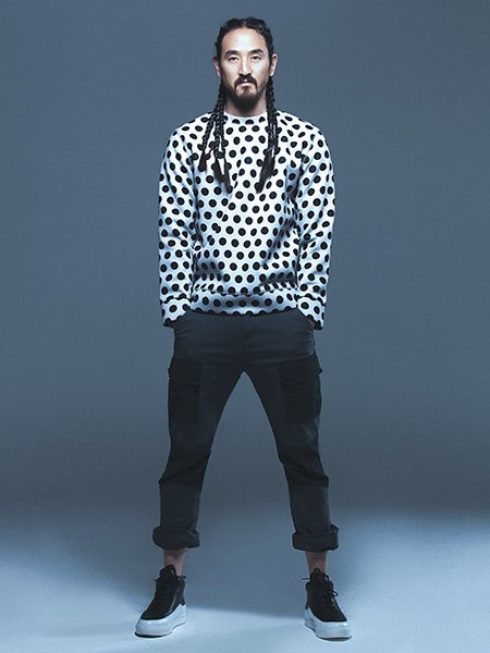 9. Steve Aoki: Bắt đầu sự nghiệp với dòng indie rock, âm nhạc của Steve Aoki đã thay đổi, hướng về electro dance hơn. Album The Chainsmokers phát hành năm 2014 rất được yêu thích với bản hit #Selfie lên sóng dày đặc trên đài phát thanh. Steve Aoki đã đi tour trên 50 quốc gia và sắp tung ra nhãn hiệu thời trang riêng tại Nhật.