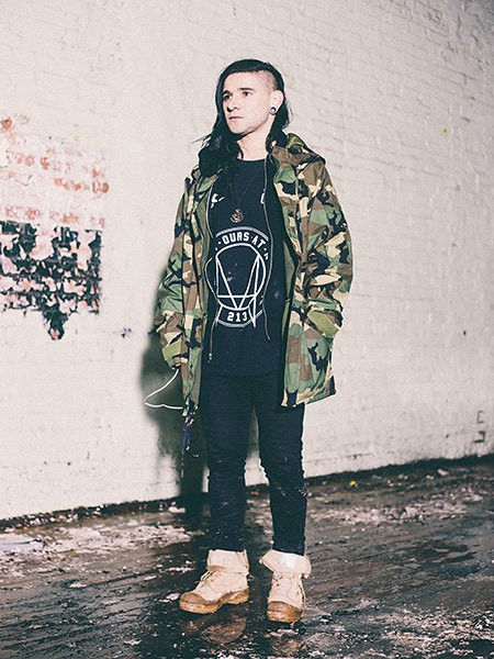 2. Skrillex: Là nghệ sĩ dubstep tiên phong, Skrillex có vị trí DJ át chủ bài của hãng thu âm OWSLA. Chơi đến hơn 200 show hàng năm, Skrillex hoạt động âm nhạc rất năng nổ khi còn tích cực tham gia hai nhóm nhỏ là Dog Blood (với Boys Noize) và Jack U (với Diplo).