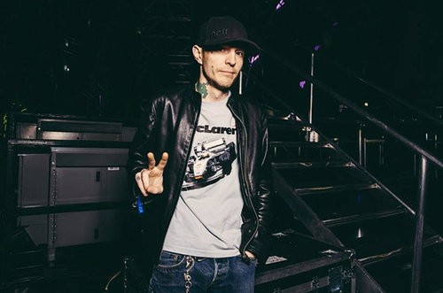 6. Deadmau5: Deadmau5 được đánh giá là một trong những DJ mở đường của dòng nhạc EDM, nghệ sĩ Canada đã có một năm hoạt động năng nổ khi 2 album phát hành đều được đón nhận rộng rãi. Anh là đồng sở hữu website âm nhạc TIDAL cùng Jay Z.