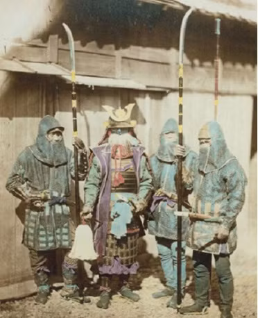 Samurai được biết đến chính là tầng lớp võ sĩ đạo của Nhật Bản. Các Samurai phải thường xuyên luyện tập kiếm thuật. Ngoài kỹ năng chiến đấu, các chiến binh Samurai còn được đào tạo trong các lĩnh vực khác như văn học, lịch sử.