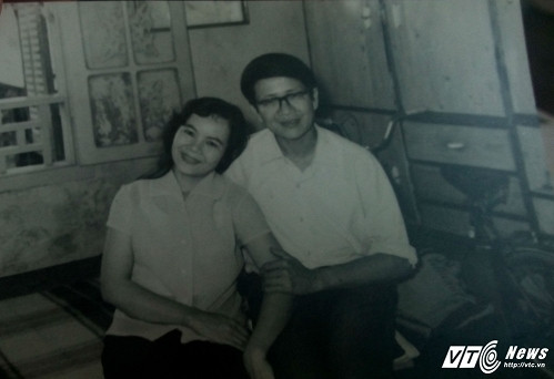 Khi mới cưới nhau, vợ chồng người đóng vai Thị Nở sống tạm trong căn nhà đi mượn ở 57 Mã Mây. Cả hai đều có lương nhưng họ chỉ tiêu phần lương của NSƯT Đức Lưu, giữ lại phần lương của PGS. TS Trần Hạ Phương (khoảng 78 nghìn đồng). Sau ba năm mới sinh con đầu lòng.