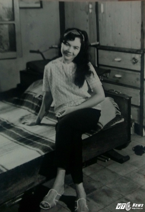 Tấm ảnh này được chụp ở nhà mới, sau khi ông bà trả nhà ở Mã Mây về ở 143 Triệu Việt Vương.