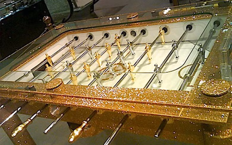 Bộ đồ chơi bằng vàng.