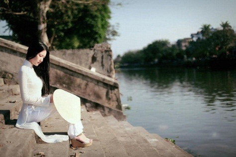 Việt Nam: Được độc giả bình chọn là đất nước sản sinh ra những phụ nữ thuần khiết, hiền thục nhưng cũng rất mạnh mẽ. Phụ nữ Việt Nam nữ tính với nét duyên ngầm khó cưỡng, họ không nhút nhát nhưng lại rất nhẹ nhàng và biết cách đối xử với đàn ông. Đây cũng là nơi được cho là ít trang điểm nhất khi ra đường nhưng vẫn hút hồn cánh mày râu.