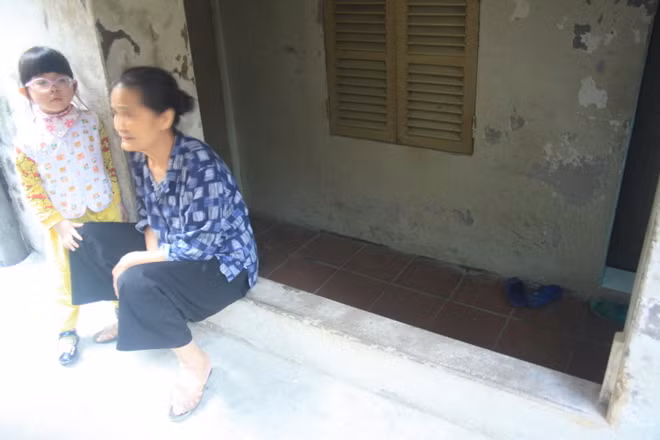 Những hộ dân sống ở đây luôn thấp thỏm nỗi lo nhà sập.