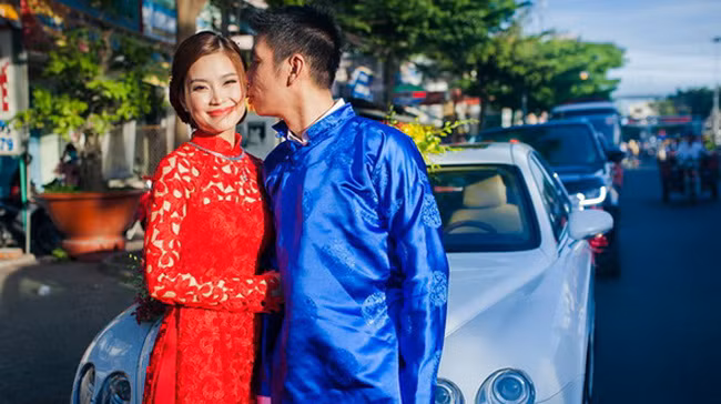 Đám cưới theo phong cách truyền thống của á hậu Việt Nam 2014 Diễm Trang diễn ra tại quê nhà Vĩnh Long vào ngày 24/12/2015.