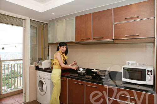 Có năng khiếu nấu ăn ngon nên Uyên Thảo rất thích ở trong bếp, đây là nơi chị trổ tài mời bạn bè, người thân mỗi khi có dịp. Trung thu này, chị đã từng làm món bánh trung thu rất ngon và được độc giả yêu thích đón nhận.