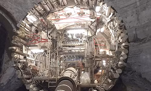 Chan canh tac duong, ty phu dao ham xuyen thanh pho...de di lam